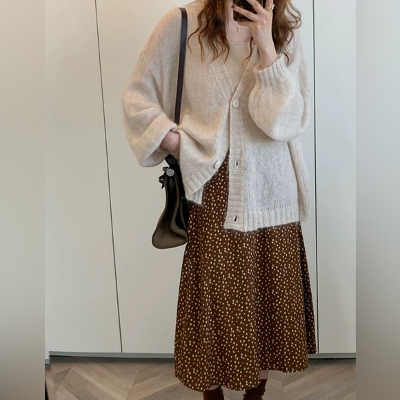 Brand New Elegant Pearl White Cardigan - Size: One Size,  Soft & Lightweight - Picture 4 of 5